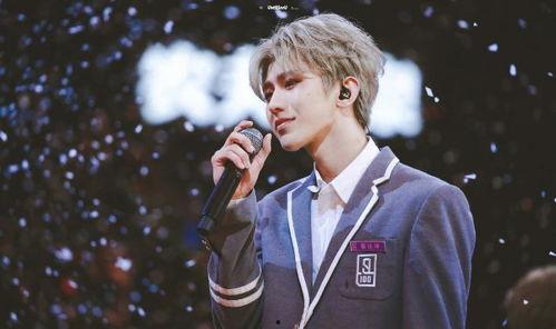 蔡徐坤吃瓜吃热搜,揭秘娱乐圈新潮流